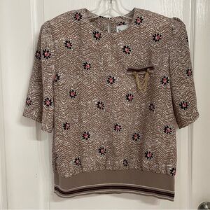 90s VTG EVANNA Women’s Beige Cream Short Sleeve Black Red Accents Chain Size 14